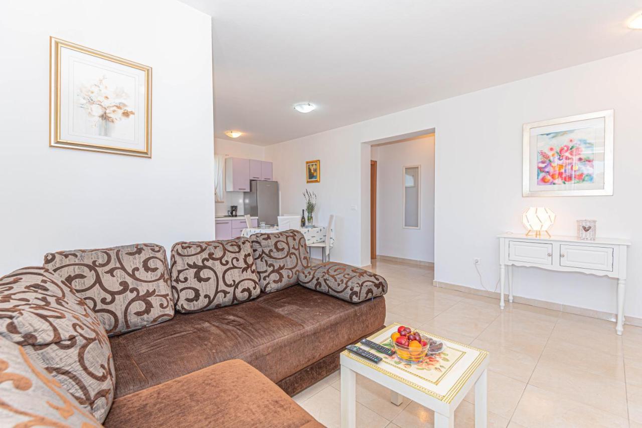 Apartment Milka 扎顿 外观 照片